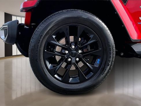 Used 2023 Jeep Wrangler Unlimited Sahara image 8