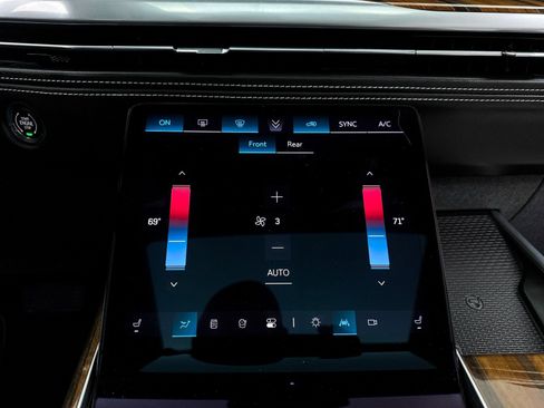 Used 2025 Cadillac Escalade ESV Sport Platinum w/ LPO, ONYX Package image 31