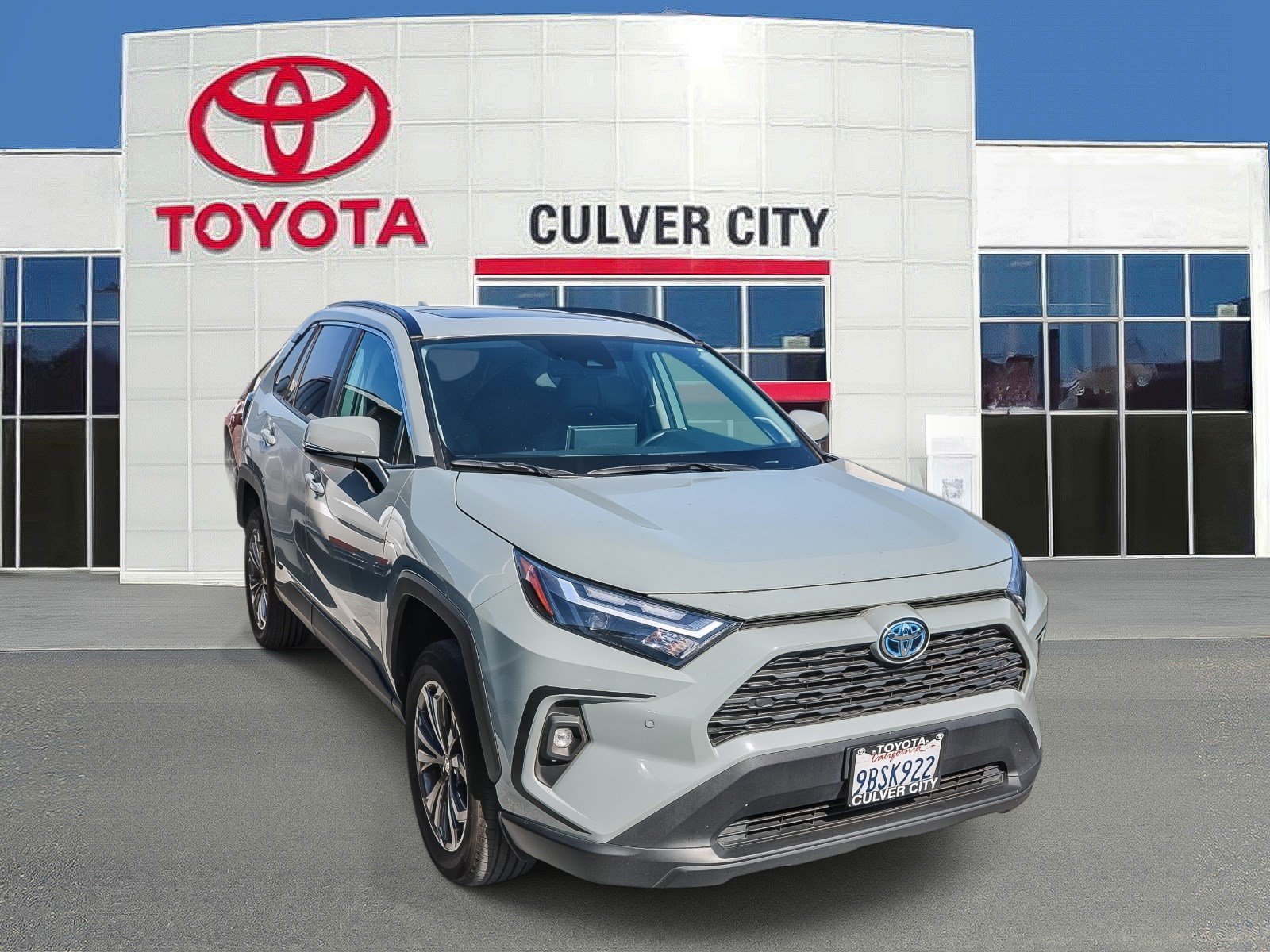 Used 2022 Toyota RAV4 XLE Premium AWD/4WD image 1