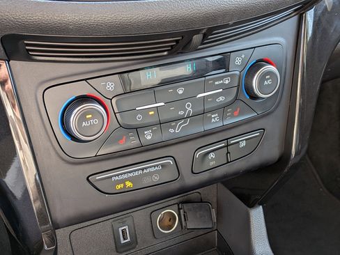 Used 2017 Ford Escape Titanium image 23