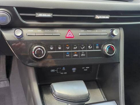 Used 2025 Hyundai Sonata SE FWD image 21