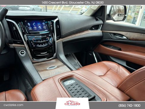 Used 2017 Cadillac Escalade Premium Luxury image 17