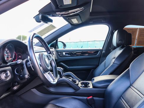 Used 2021 Porsche Cayenne Coupe image 19