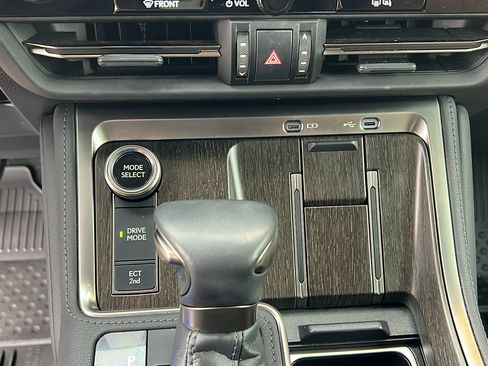 Used 2024 Lexus GX 550 w/ Cold Area Package AWD/4WD image 25