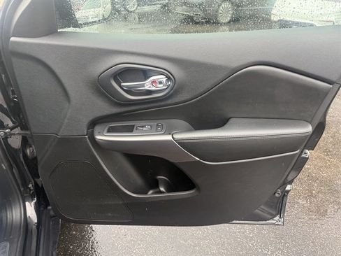 Used 2019 Jeep Cherokee Limited AWD/4WD image 46