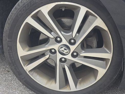 Used 2017 Hyundai Elantra Limited w/ Limited Ultimate Package 05 FWD image 9