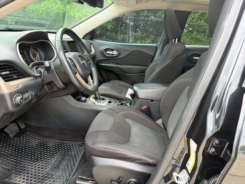 Used 2015 Jeep Cherokee Latitude w/ Comfort/Convenience Group AWD/4WD image 11