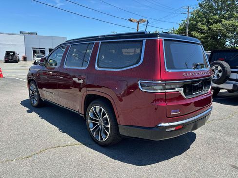 Certified 2022 Jeep Grand Wagoneer Series III w/ Rear Seat Video Group 1 AWD/4WD image 5