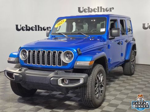 Used 2025 Jeep Wrangler Unlimited Sahara AWD/4WD image 3