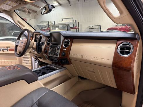 Used 2015 Ford F250 King Ranch w/ FX4 Off-Road Package AWD/4WD image 37