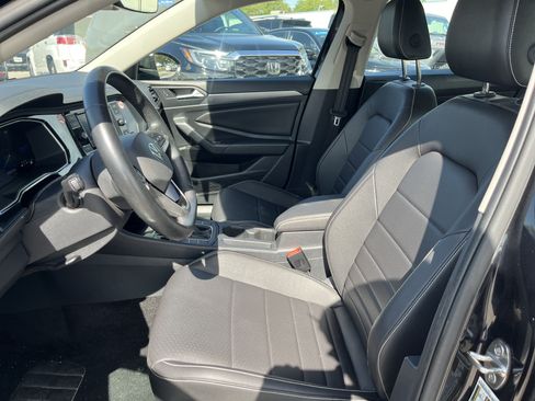 Used 2024 Volkswagen Jetta SE FWD image 23