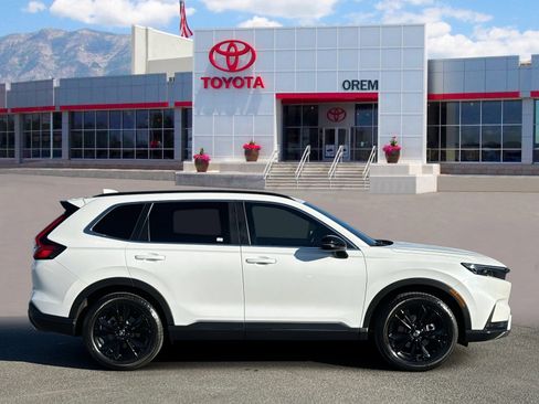 Used 2024 Honda CR-V Sport Touring image 3