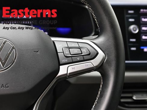 Used 2022 Volkswagen Taos SE image 16