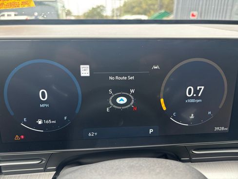 Used 2024 Hyundai Kona Limited image 19