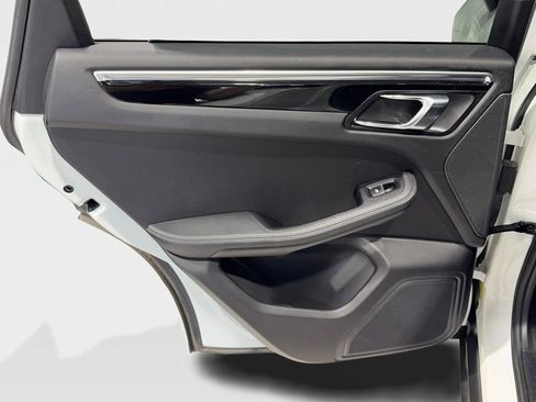 Used 2017 Porsche Macan image 14