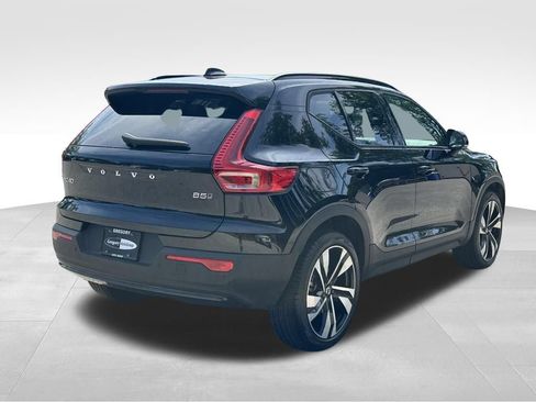 Used 2025 Volvo XC40 B5 Plus AWD/4WD image 7