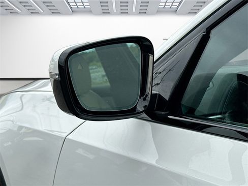 Used 2023 BMW 330i Sedan w/ Premium Package image 32