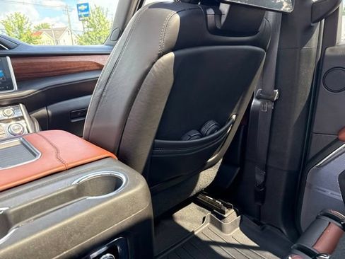Used 2023 GMC Yukon Denali Ultimate AWD/4WD image 16