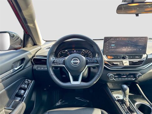 Used 2024 Nissan Altima 2.0 SR image 21