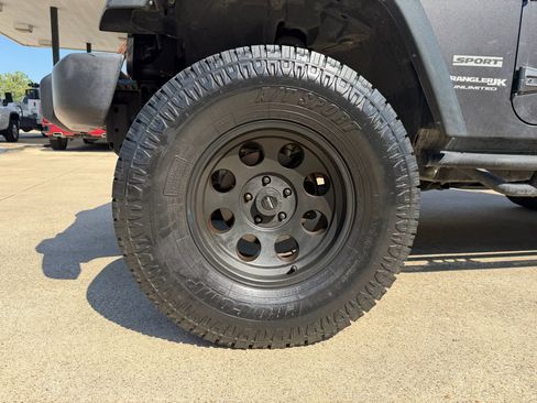 Used 2018 Jeep Wrangler Unlimited Sport w/ Connectivity Group image 10