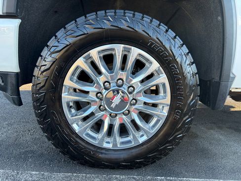 Used 2020 Chevrolet Silverado 2500 High Country w/ Z71 Off-Road Package image 16