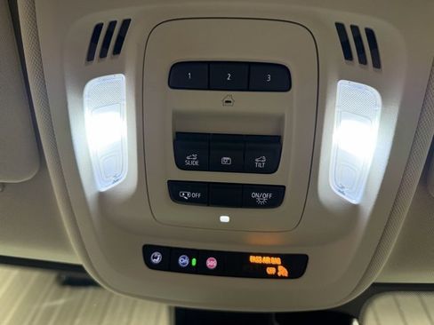 Used 2023 Buick Envision Avenir image 44