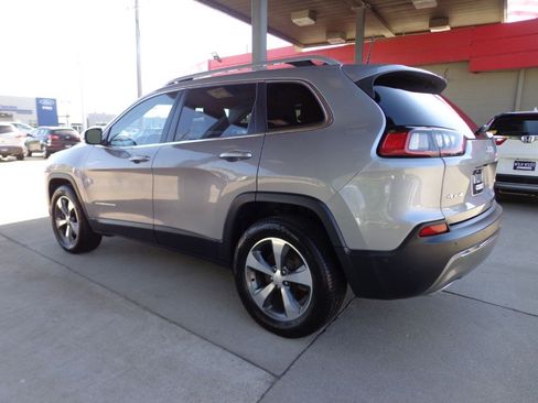 Used 2019 Jeep Cherokee Limited w/ Luxury Group AWD/4WD image 6