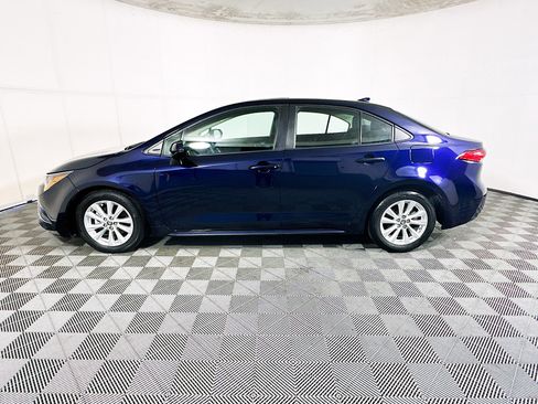 Used 2023 Toyota Corolla LE w/ LE Premium Package FWD image 6