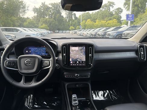 Certified 2023 Volvo XC40 B4 Plus w/ Driver Assist Package FWD image 30