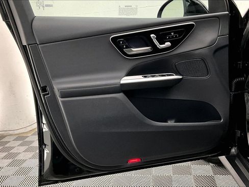 Used 2026 Mercedes-Benz GLC 300 image 24