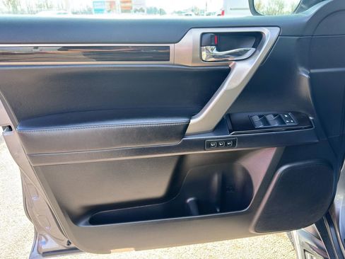 Used 2017 Lexus GX 460 w/ Navigation Package image 9