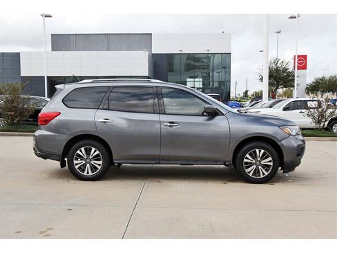 Used 2017 Nissan Pathfinder S image 7