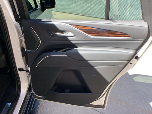 Used 2022 Cadillac Escalade Luxury image 31