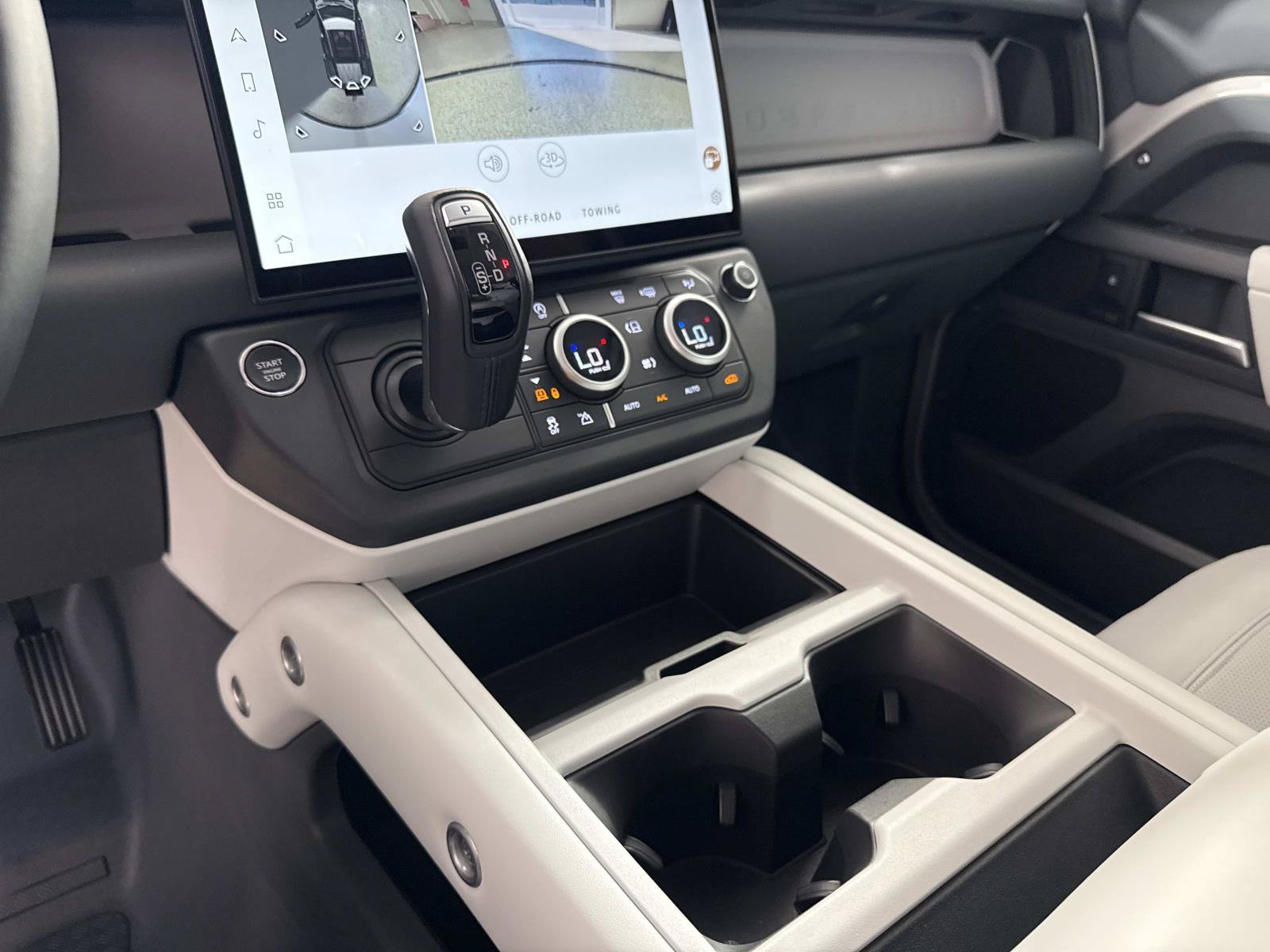 New 2026 Land Rover Defender 110 X-Dynamic SE AWD/4WD image 28