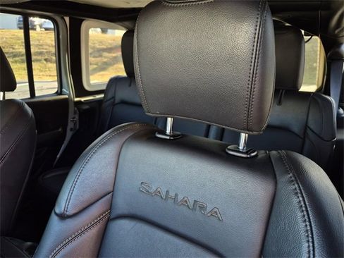 Used 2024 Jeep Wrangler Sahara image 21