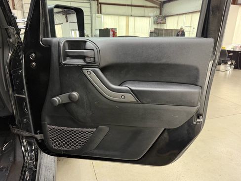 Used 2018 Jeep Wrangler Sport AWD/4WD image 13