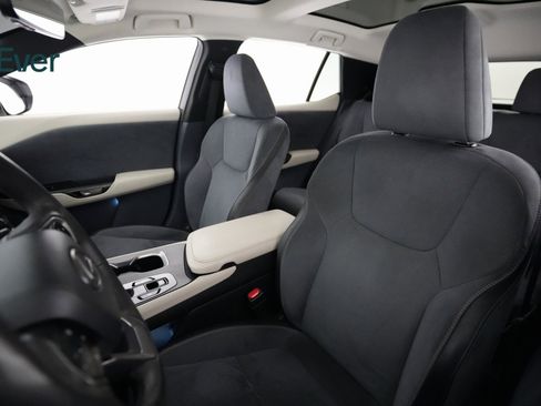 Used 2023 Lexus RZ 450e Premium image 7