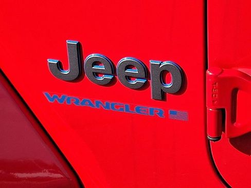 Used 2025 Jeep Wrangler Unlimited Sahara w/ Safety Group image 32