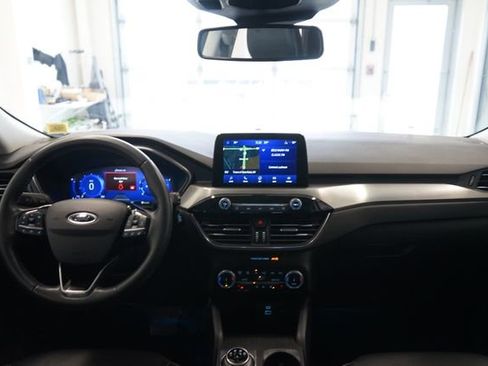 Certified 2022 Ford Escape Titanium w/ Class II Trailer Tow Package image 32