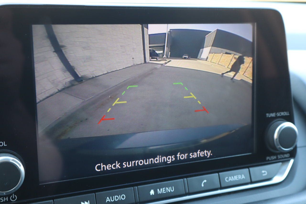 Used 2024 Nissan Rogue S AWD/4WD image 7