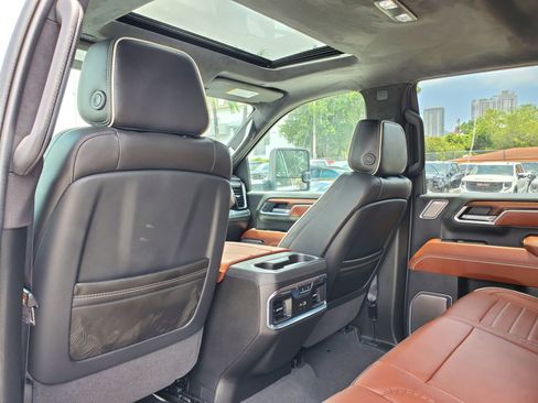 Used 2026 GMC Sierra 3500 Denali Ultimate AWD/4WD image 10