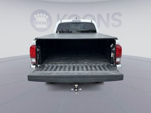 Used 2022 Toyota Tacoma SR5 AWD/4WD image 24