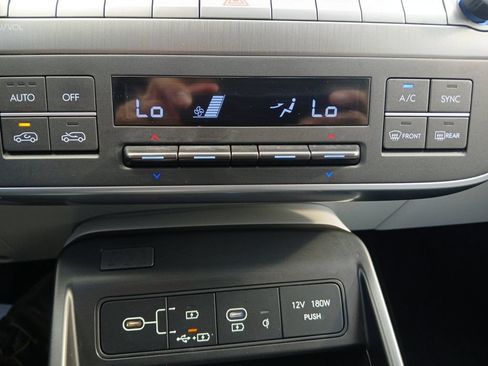 Used 2024 Hyundai Kona Limited FWD image 21