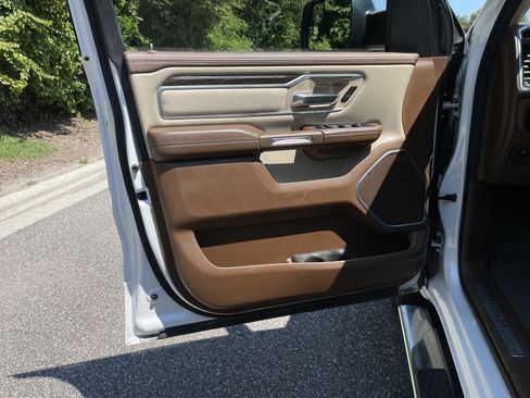 Used 2020 RAM 1500 Laramie AWD/4WD image 13