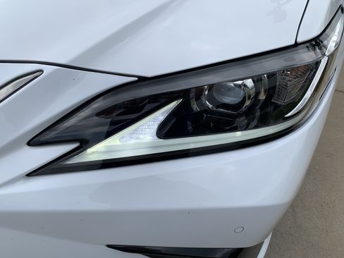Used 2022 Lexus ES 300h F Sport w/ Accessory Package 2 FWD image 6