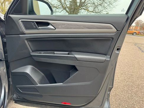 Used 2020 Volkswagen Atlas Cross Sport SE w/ Panoramic Sunroof Package image 28