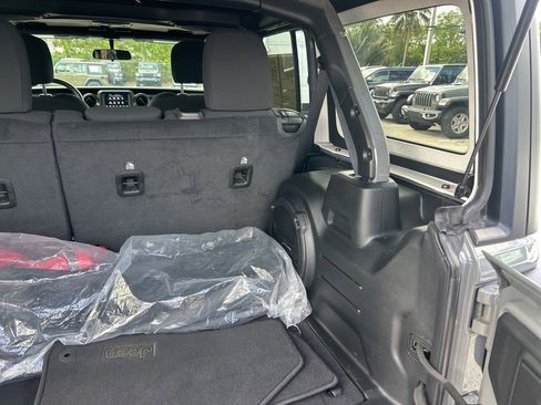 Used 2022 Jeep Wrangler Unlimited Sport image 31
