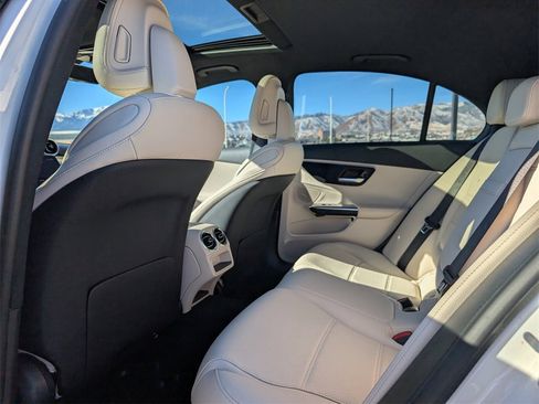 Used 2023 Mercedes-Benz C 300 4MATIC Sedan image 16