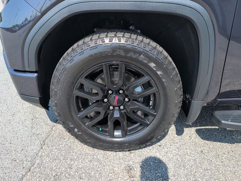 Used 2022 GMC Sierra 1500 Elevation w/ LPO, Elevation Black Package AWD/4WD image 2