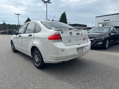 Used 2010 Ford Focus SE FWD image 3